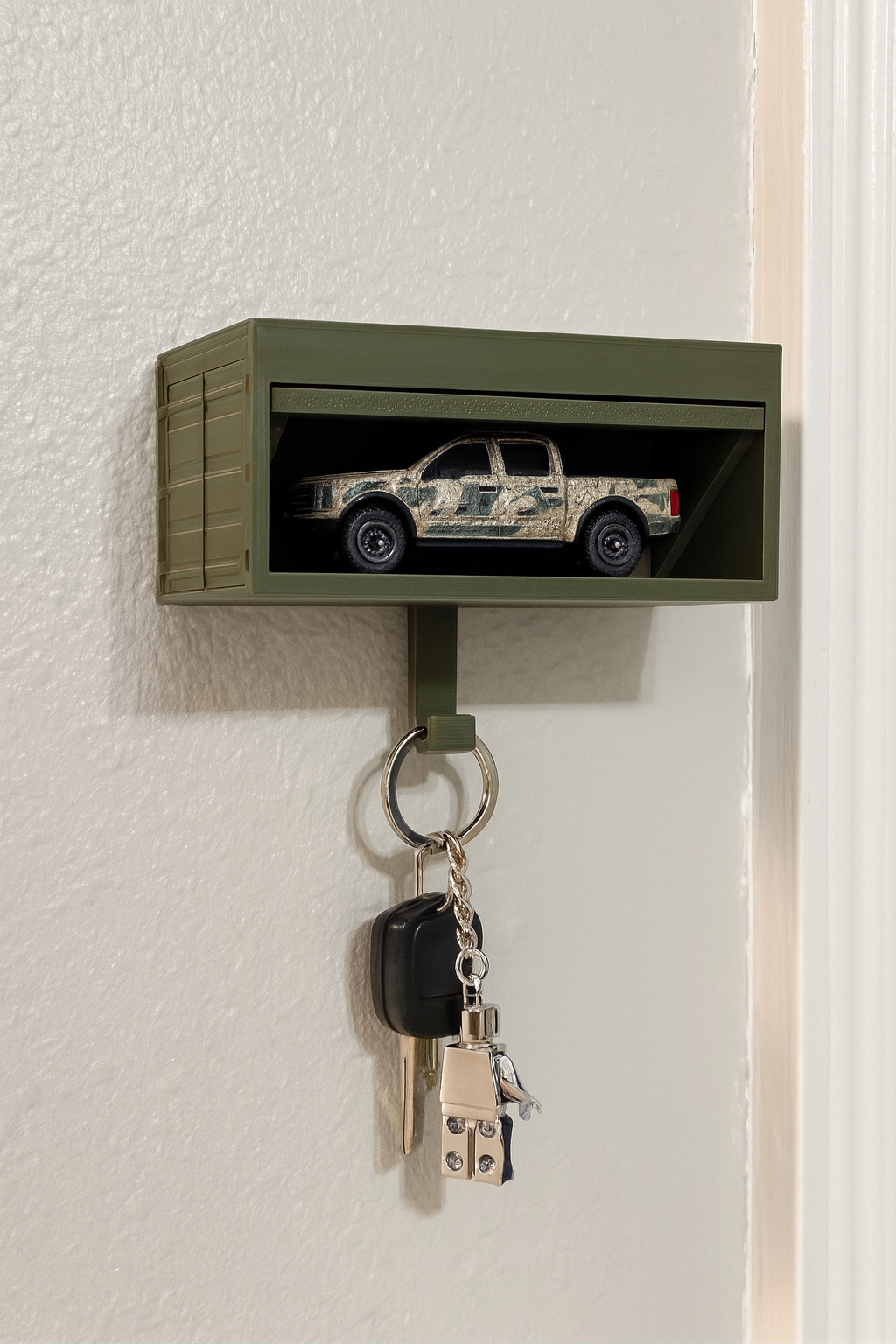 1:64 Army Green Garage Key Holder